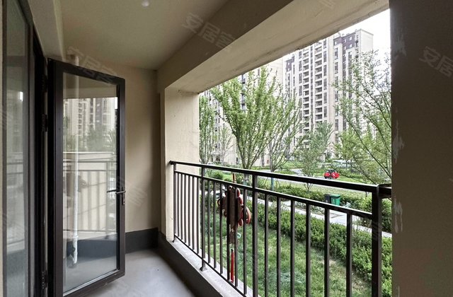 绿地新里城澜庭4室2厅142㎡52万二手房图片