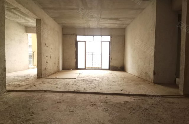 昆仑华府5室2厅141㎡48.7万二手房图片