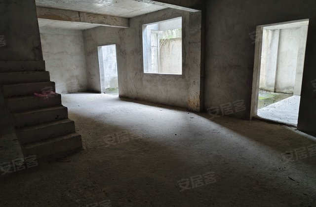 绿洲花园5室2厅224㎡92万二手房图片