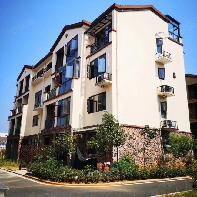 芳满庭,4室2厅2卫满五送阁楼送阁楼