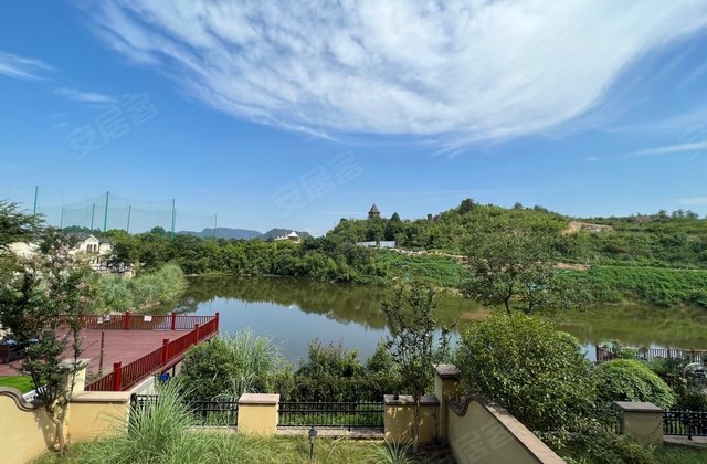 绿城龙王溪小镇(别墅)3室3厅121㎡268.8万二手房图片