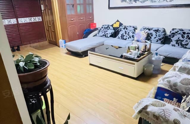 南北通透 二楼 刚需小三居 双卫 看房方便 送家具 全款优惠