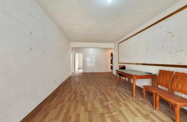 中央广场B区3室2厅131.41㎡62万二手房图片