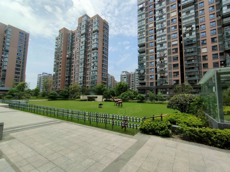 冠城大通蓝郡松苑