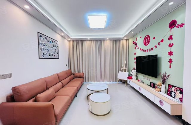 送3个车位1个小车2个电车位万达广场的4房2厅2卫