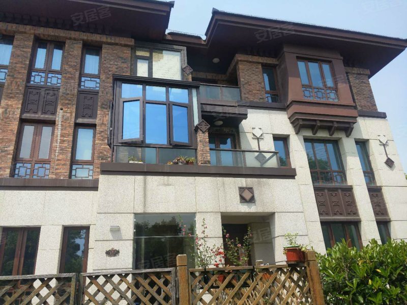 中信泰富朱家角新城鸿玺郡(588弄)