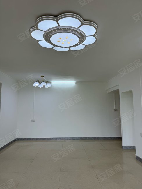 君御花园3室2厅2卫