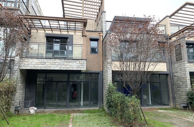 观山墅一区3室2厅191.6㎡198万二手房图片