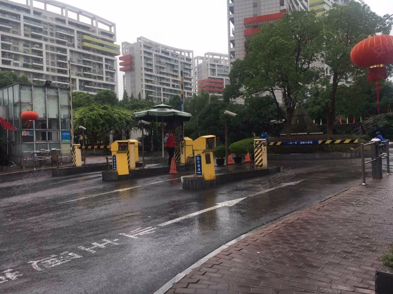 陆家嘴中央公寓 