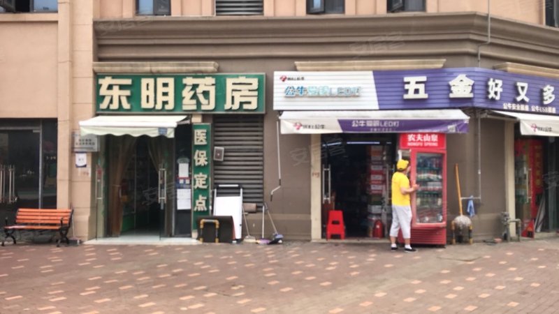 武汉绿地城4室1厅1卫