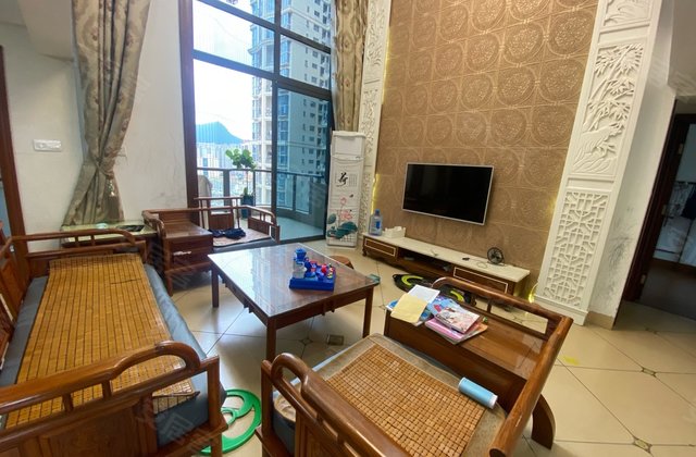 时代广场4室2厅99㎡220万二手房图片