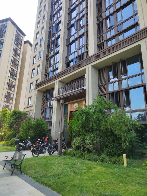 佳兆业滨江新城电梯房 楼龄新 板楼 舒适宜居 商住两用!