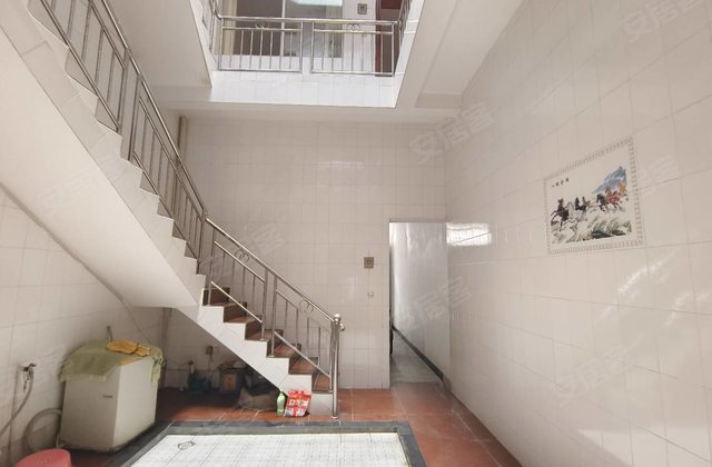 钟灵小区7室2厅276.8㎡96万二手房图片