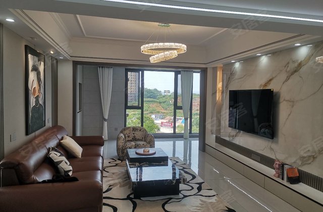 恒泰珑湖4室2厅140㎡79.1万二手房图片