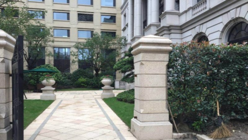 陆家嘴金融街区 