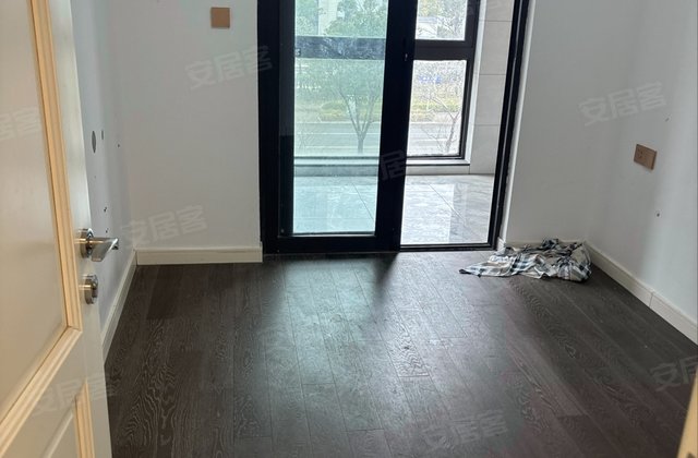 蝶湖世界湾4室2厅148㎡135万二手房图片