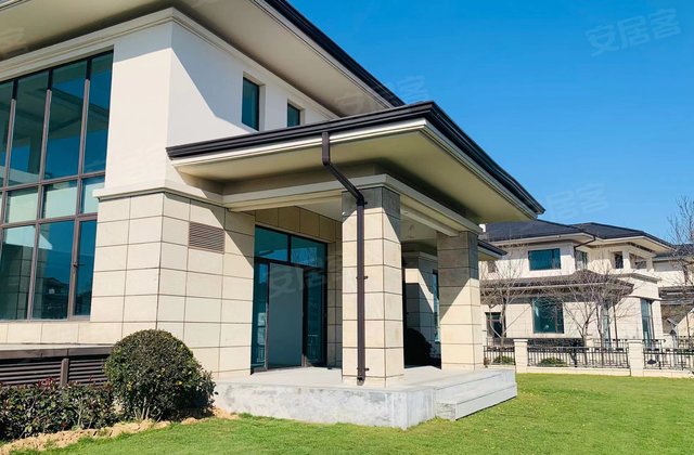 浮烟山中泰城5室2厅260㎡666万二手房图片