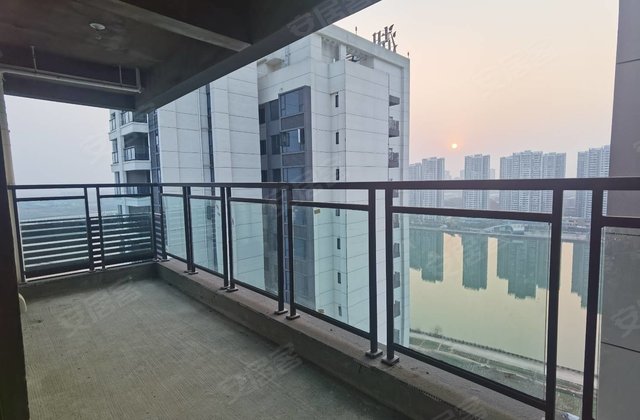 花雨湖畔3室2厅117㎡72万二手房图片