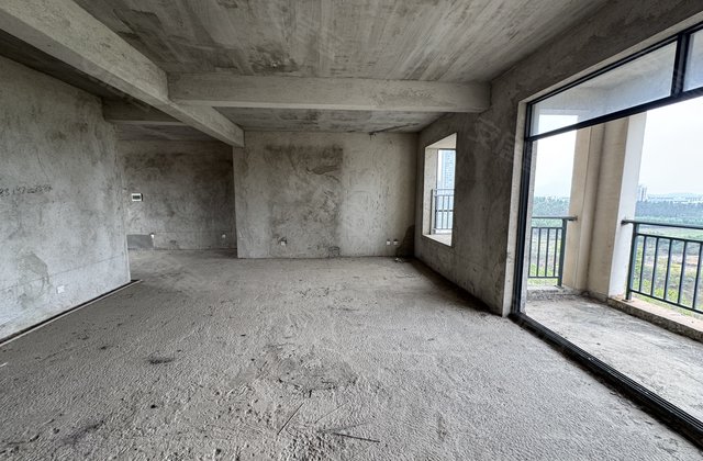 罗马世家4室2厅200㎡65万二手房图片