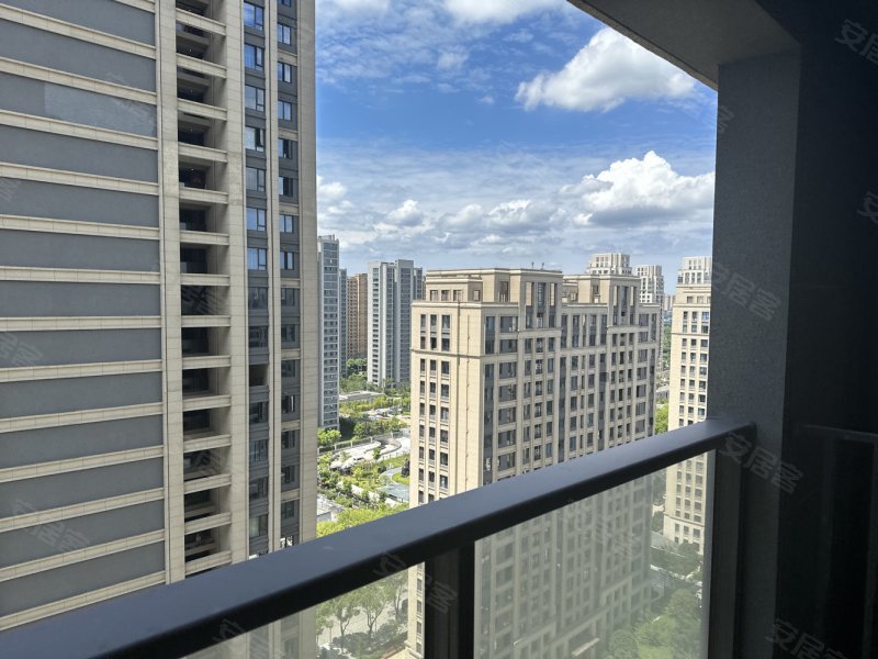 元垄城宁园3室1厅2卫127㎡南北285万