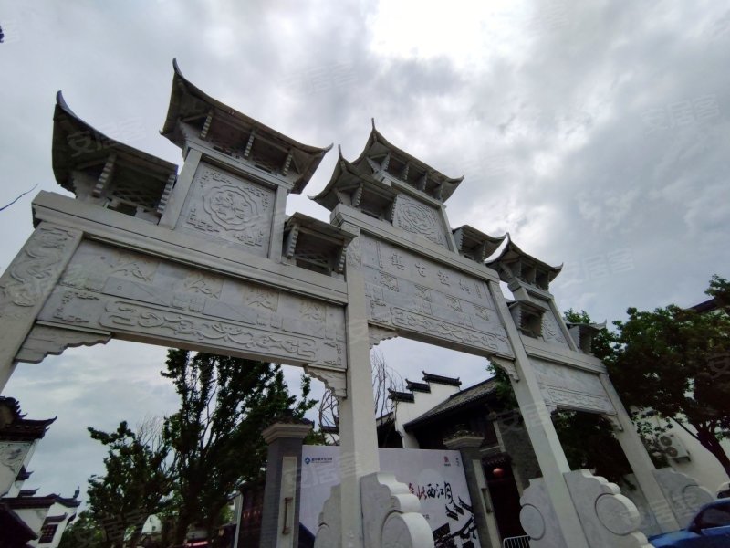 鸠兹古镇西江月