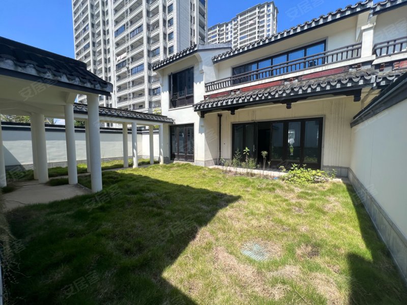 枫林半岛(别墅)4室2厅3卫144.65㎡南北215万