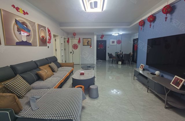 水榭巴黎4室2厅155㎡39.8万二手房图片