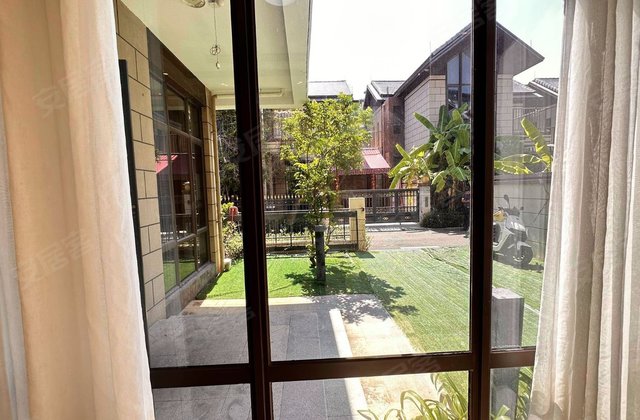 合院388万入住 鲁能港湾一区 装修很好 拎包入住 满五啦