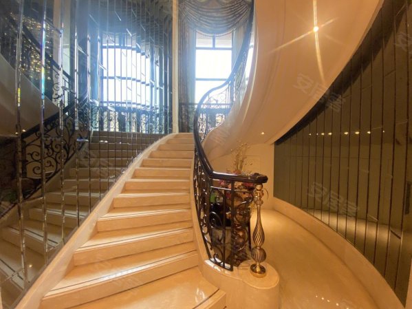 星河湾七期盛荟园中空复式 全新豪装 这种户型少有放盘