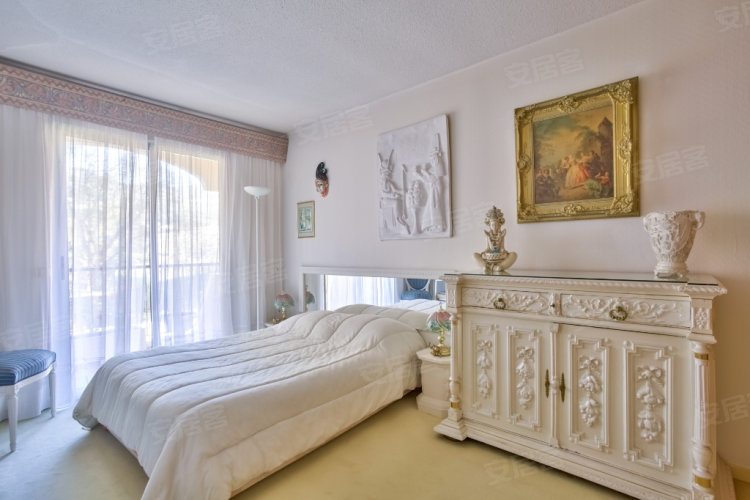 法国约¥268万BEAUTIFUL VOLUMES WITH POTENTIAL二手房公寓图片
