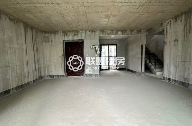 彰泰红小区4室2厅145.64㎡99万二手房图片