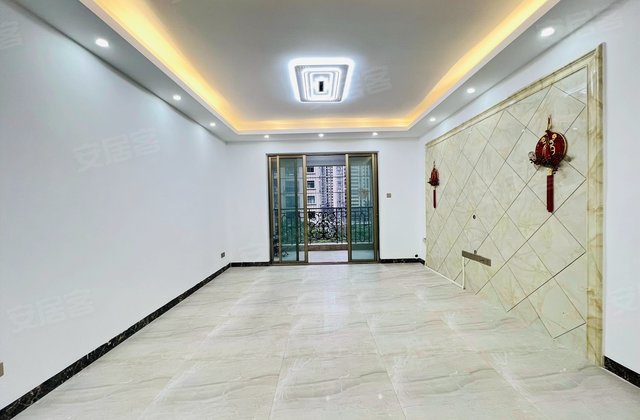 众信裕霖推荐 三宅精装四房花园中间 仅售135万 前后看花园