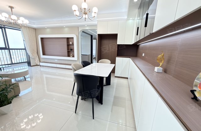 飞鹅新天地4室2厅140㎡55万二手房图片