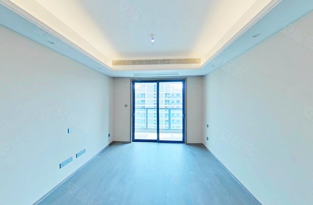 店长力荐滨河四季新出3房，高楼层视野好，全新未住人，市场价