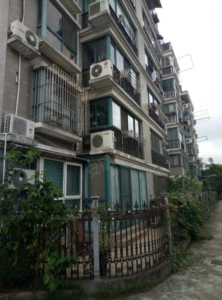 龙柏三村龙兴苑 