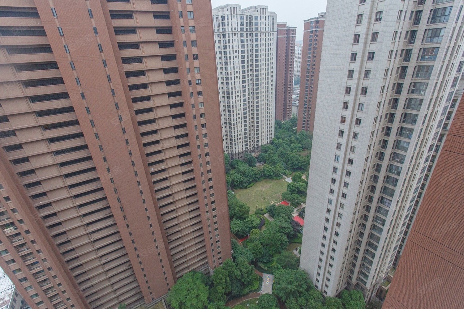 万科金色名郡地铁6号线精装三房楼层采光好