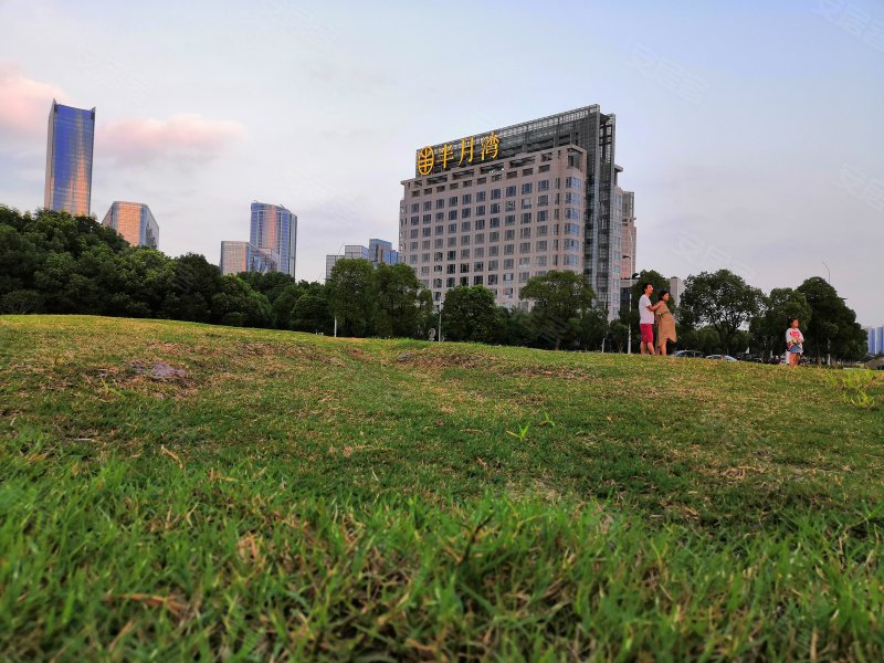 半月湾(商住楼)