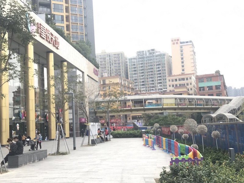 东部英郡假日广场
