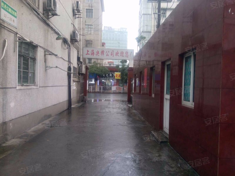 淞青路64弄小区 