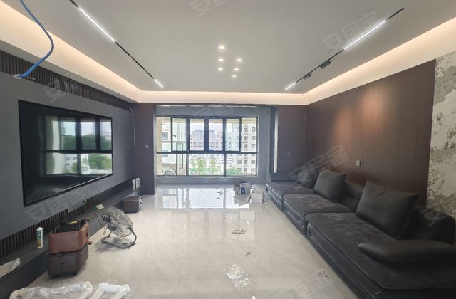 亿隆荣华园4室2厅169㎡150万二手房图片