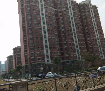 前溪锦苑 电梯房 3室2厅 满二年  房东 诚意出售