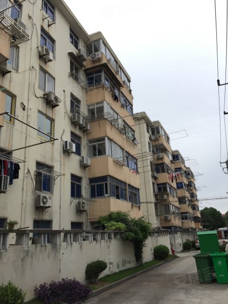 鹤坡路83弄小区 