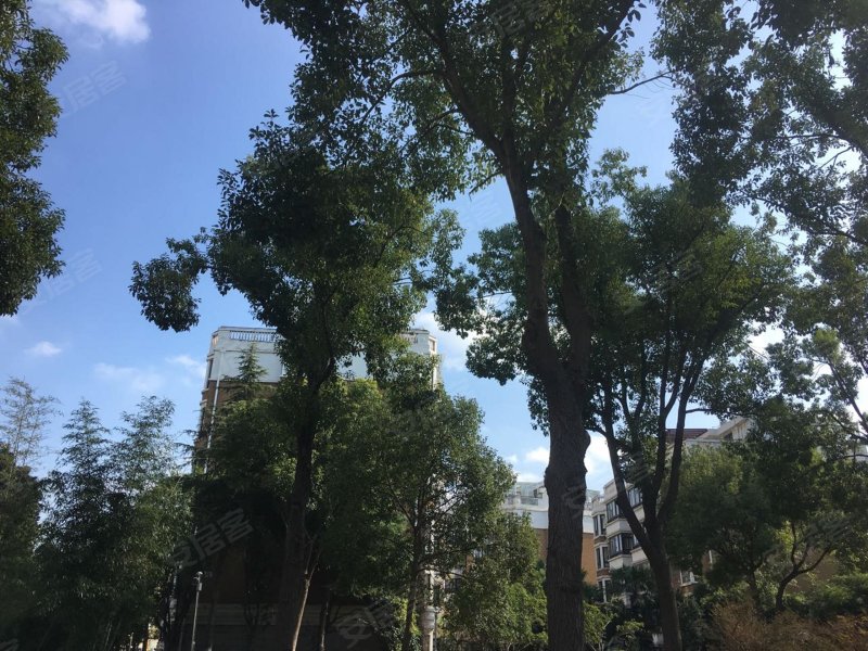 汇龙公寓(东区)