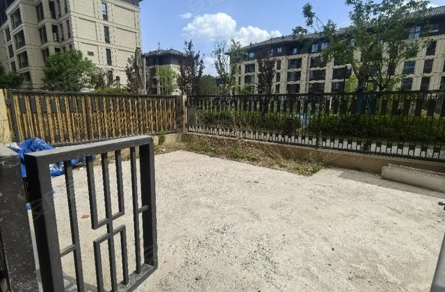 融创延安宸院4室2厅171㎡158万二手房图片