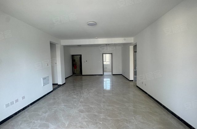 贸易大厦西片区回迁小区4室2厅144㎡62万二手房图片