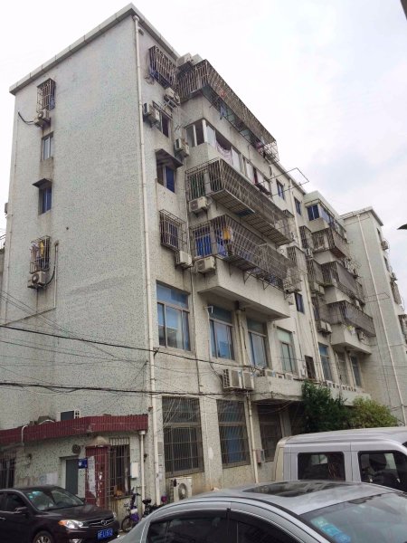 新川路825弄小区 