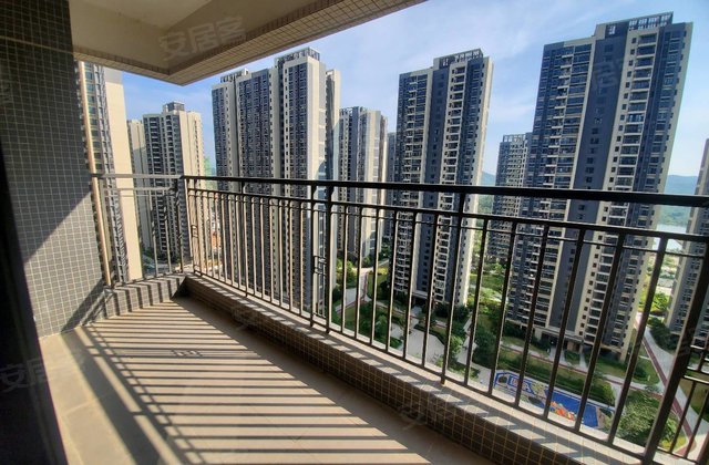 保利中央公馆4室2厅148.7㎡130万二手房图片