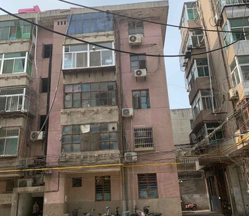 秦飞食品酿造厂家属楼