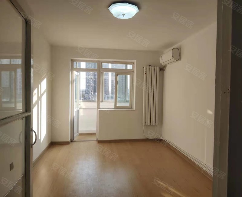 诚意急售68万出门就是地铁6号线铁建广场采光看房有钥匙