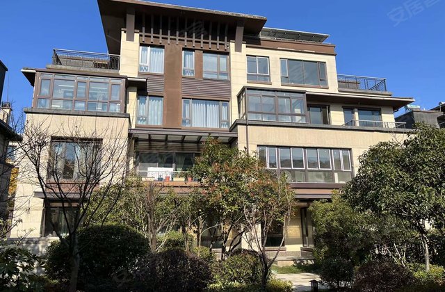 世茂佘山里3室2厅318㎡980万二手房图片